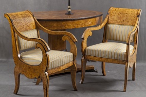 Кресла с мягкими сидениями и фигурными подлокотниками. 1820-е. Собрание МГОМЗ