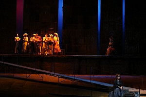 “Плащ”. Фото Наташи Разиной © Мариинский театр