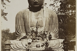 Владимир Менделеев. Групповой портрет со статуей Будды. Азия, 1891. РОСФОТО