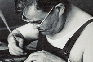 Телингатер работает над линогравюрой. 1958