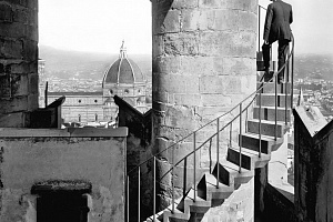Лестница башни Палаццо Веккьо и вид Собора, Флоренция. 1900. Архивы Алинари / архив Алинари